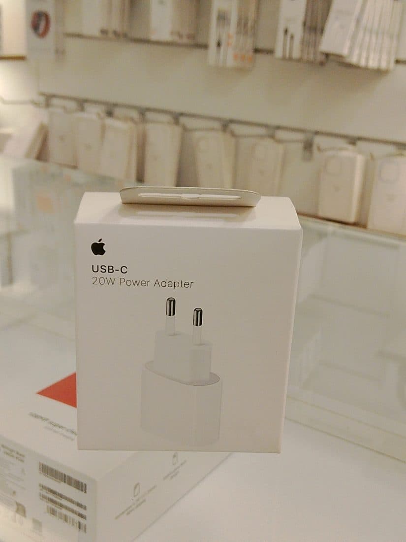 Apple 20W USB-C Power Adapter (Original)